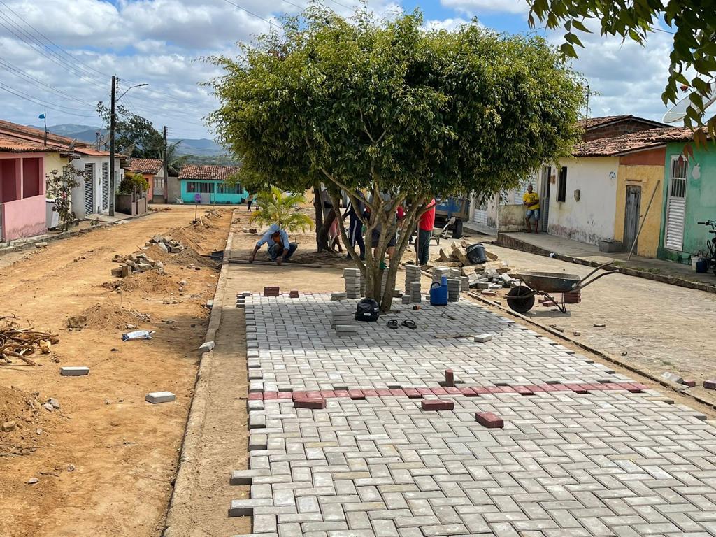 Construção de Praça no Conjunto Antônio Garrote está em andamento
