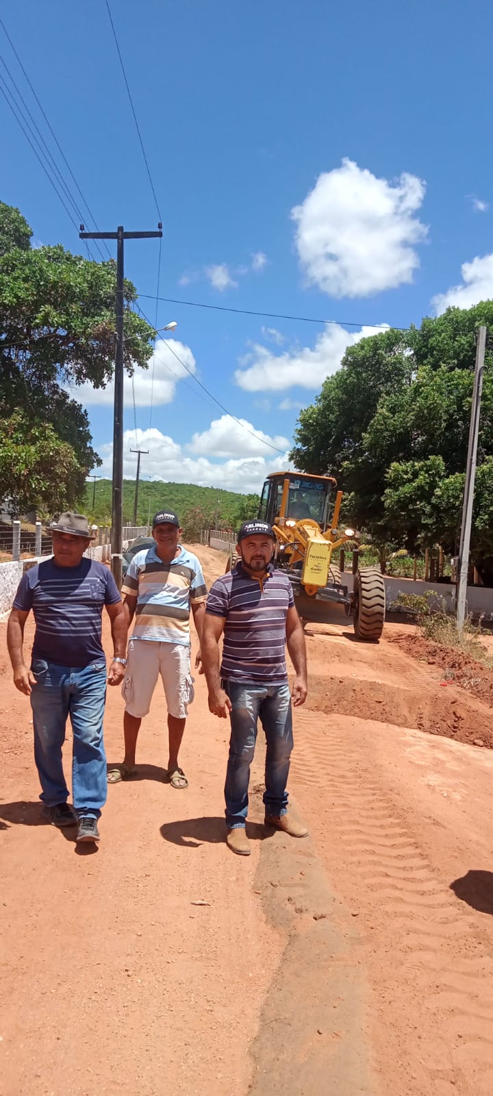 Prefeitura Recupera Estradas Vicinais no Sítio Barriguda