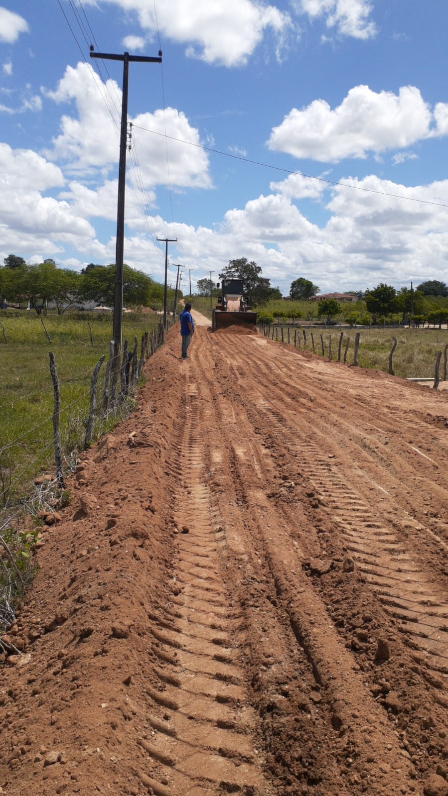 Prefeitura instala tubos em estrada da Lagoa da Serra