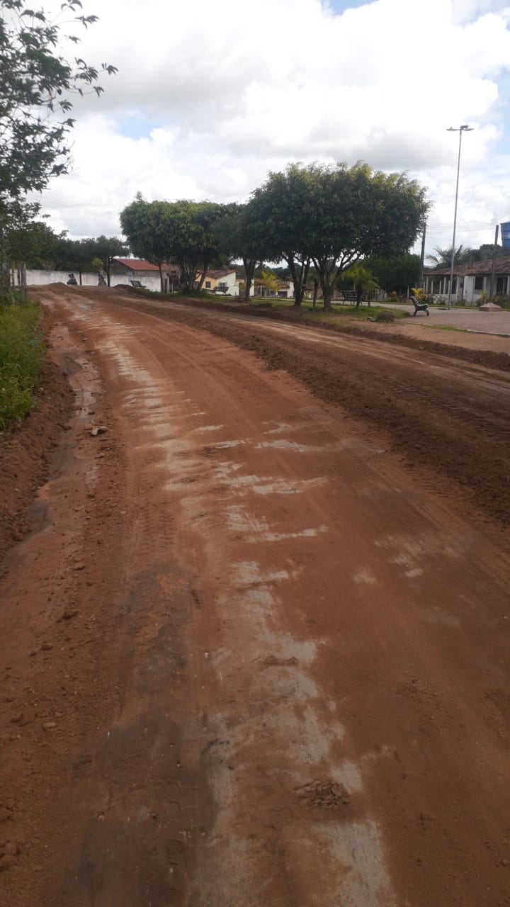 Ação de recuperação das estradas vicinais é realizada em comunidades rurais