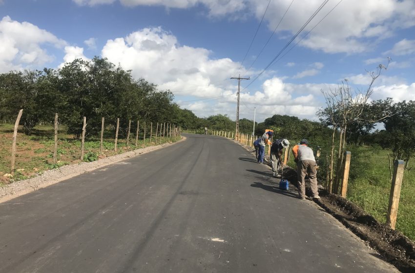 Continuam obras de drenagem da Estrada do Povoado Ipueiras