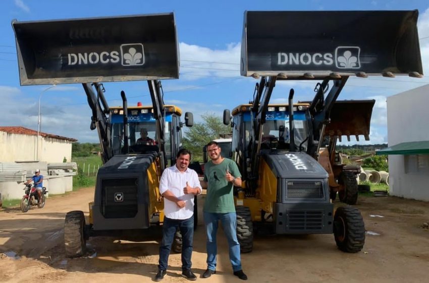  DNOCS entrega retroescavadeira para Estrela de Alagoas