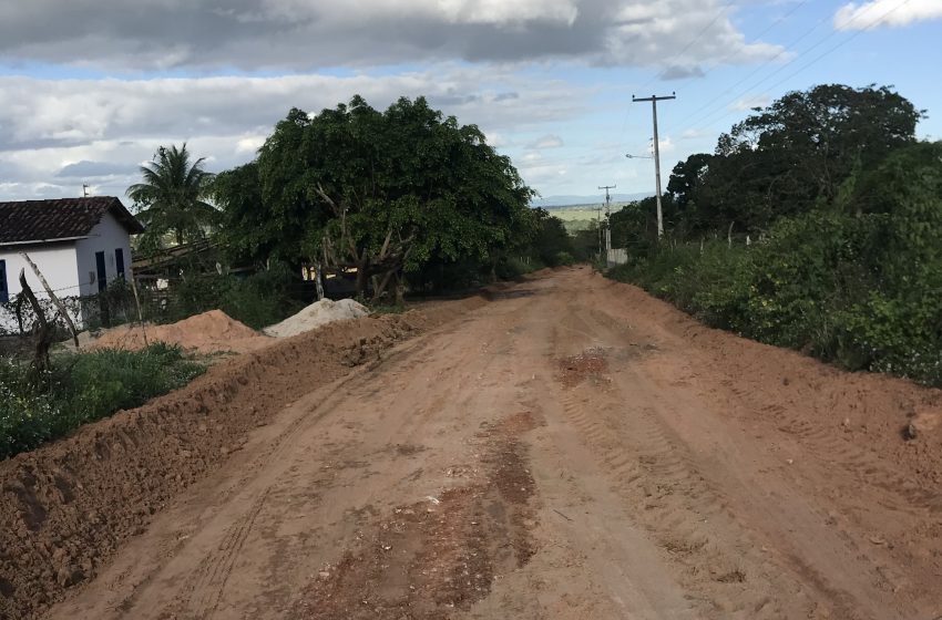  Prefeitura recupera Estradas Vicinais no Povoado Barriguda