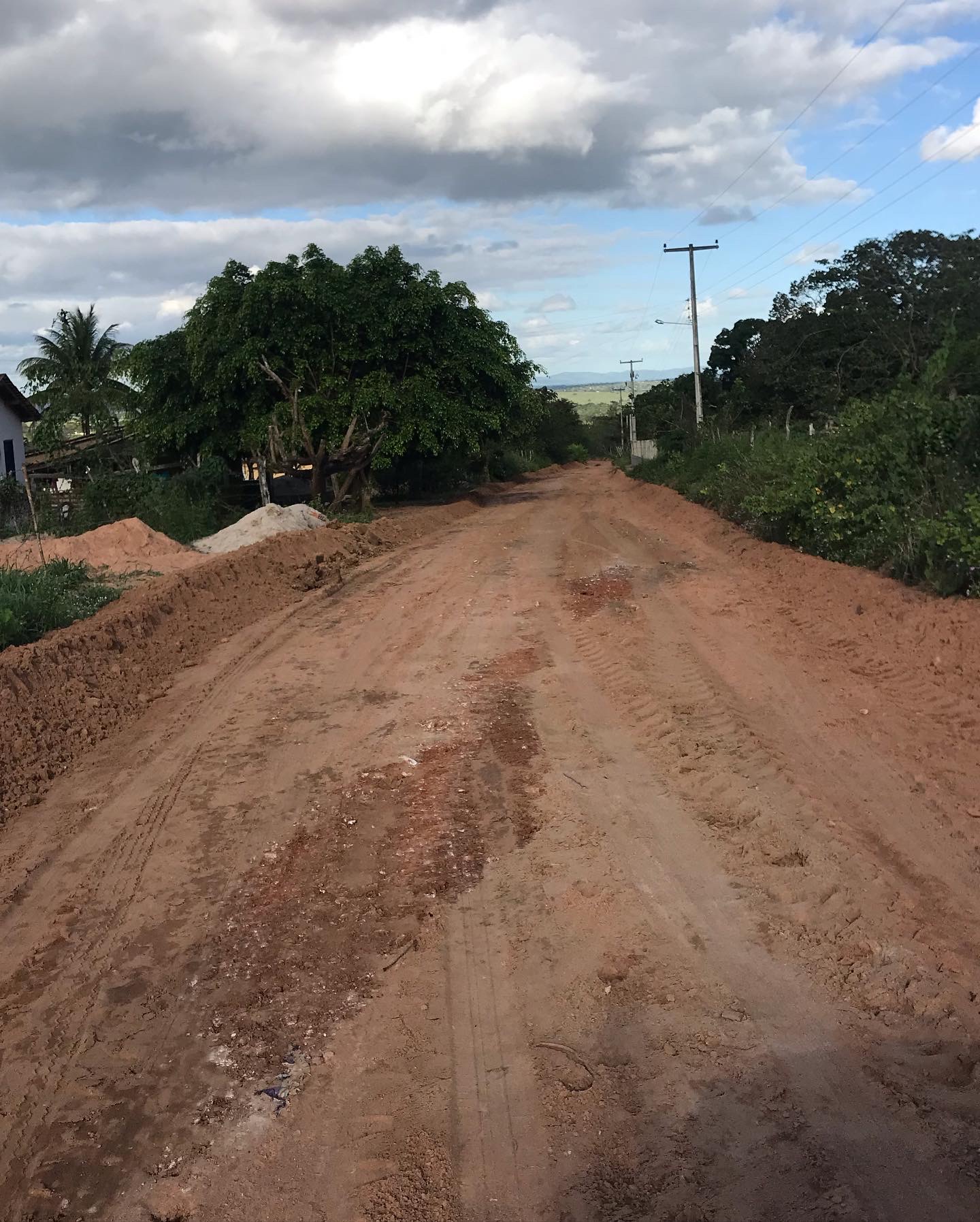 Prefeitura recupera Estradas Vicinais no Povoado Barriguda