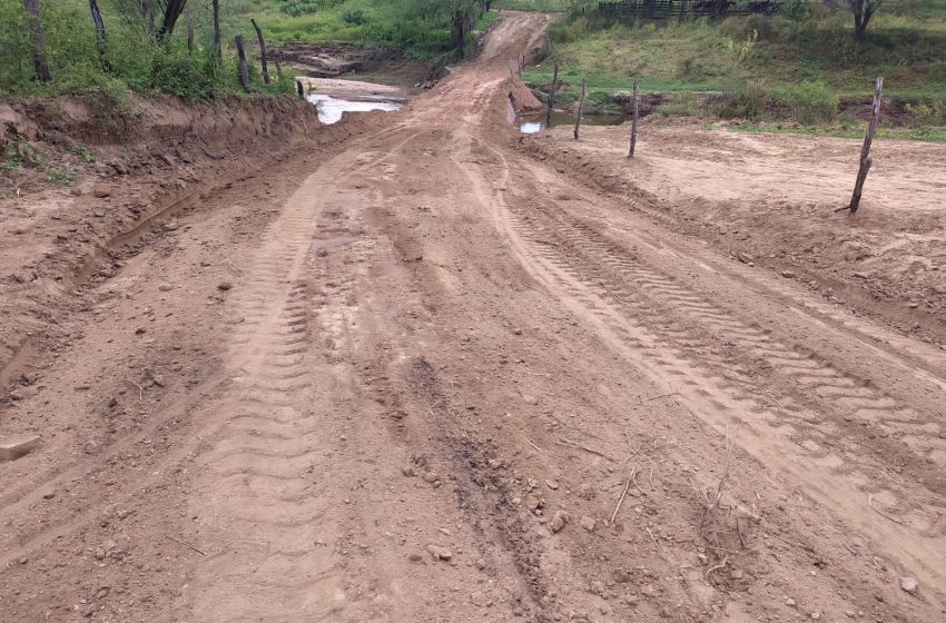 Prefeitura refaz acesso ao Povoado Timbaúba