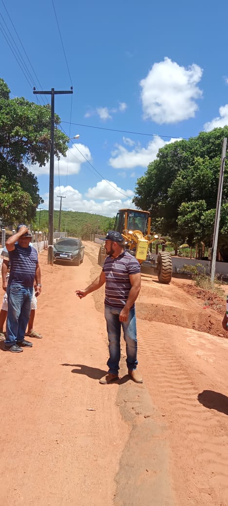 Prefeitura Recupera Estradas Vicinais no Sítio Barriguda