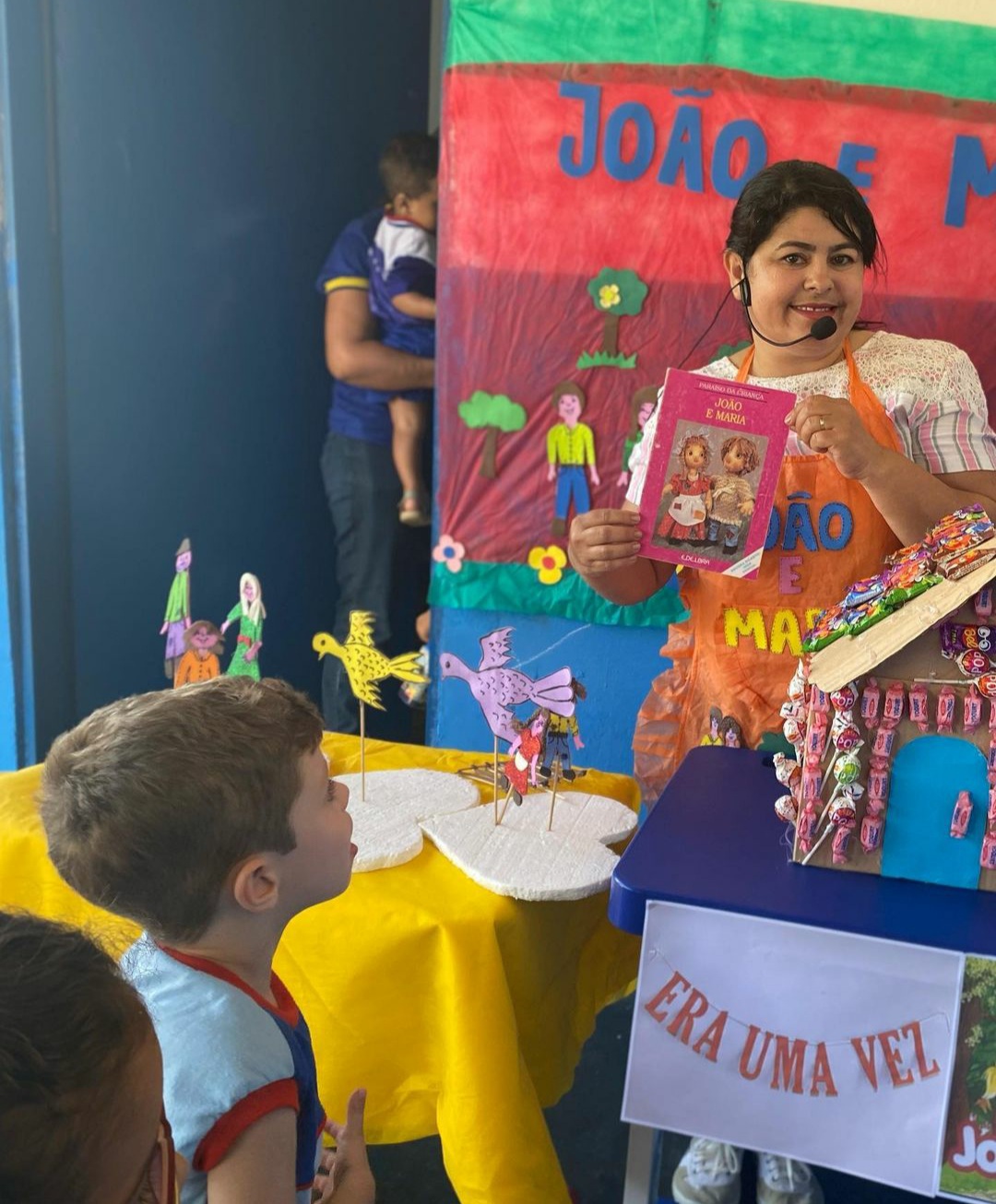 Escola Francisco Nicácio promove manhã de contos infantis
