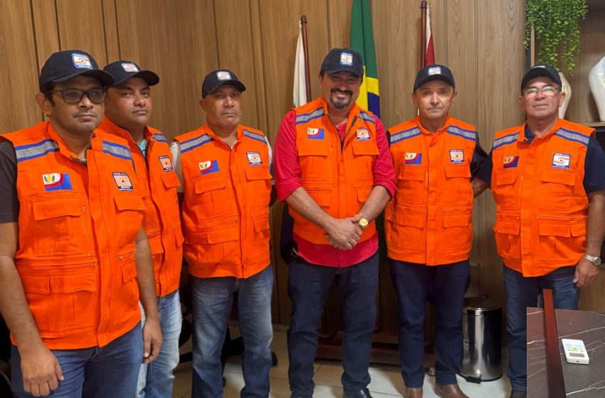  Equipe da Defesa Civil Municipal recebe novos coletes